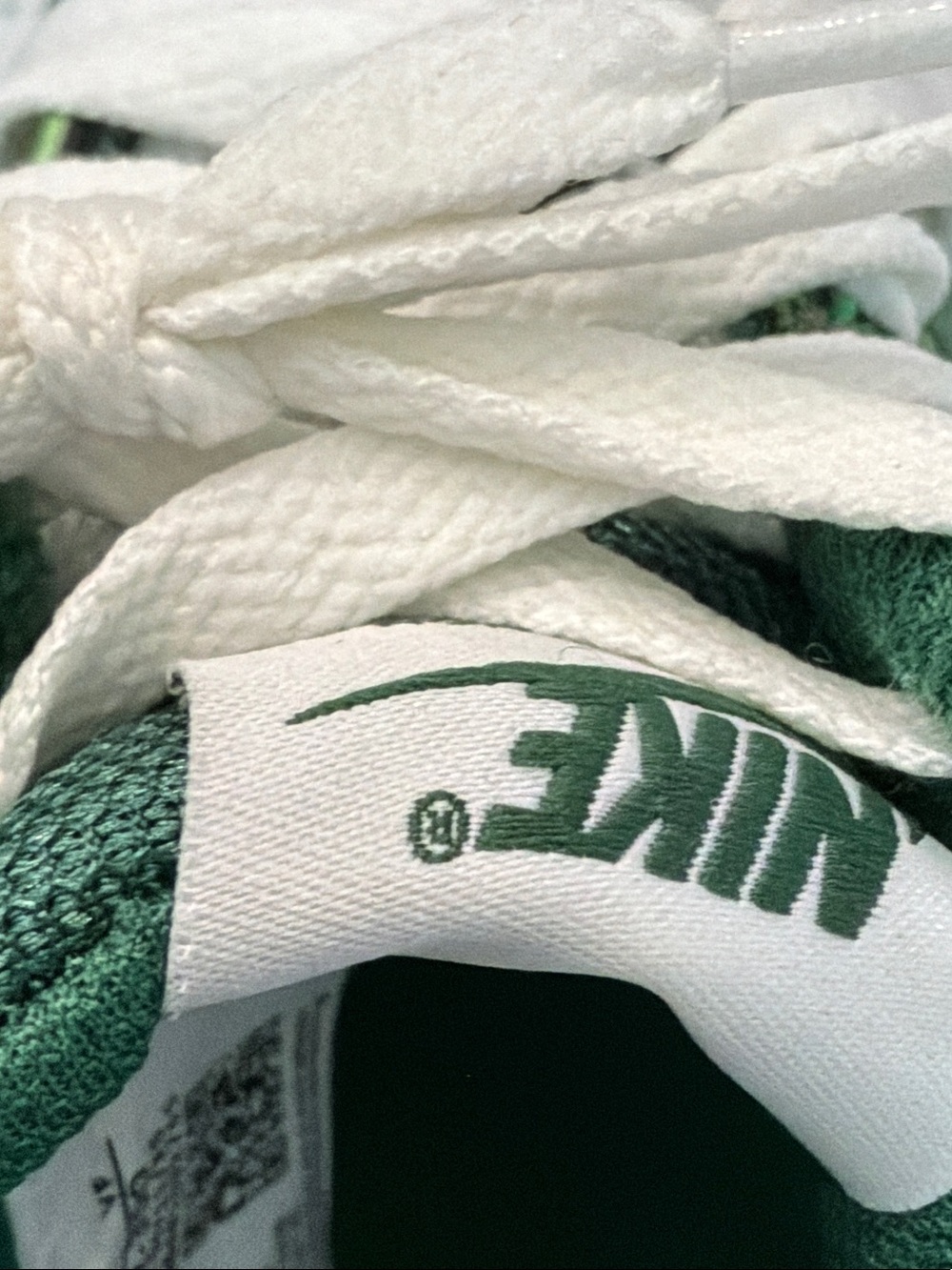 Nike Size 6 Women’s Low-Top Sneakers White Green Worn Trying On Minor Crease - Picture 6 of 16